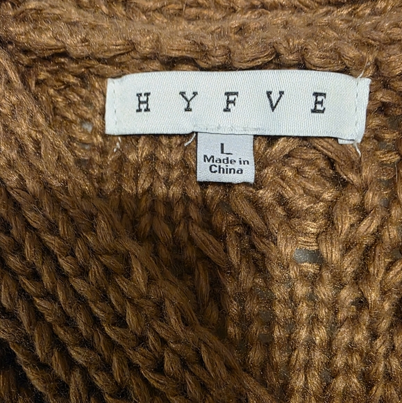 HYFVE Women's Cozy Brown Cable Knit Cropped Sweater - Picture 4 of 16